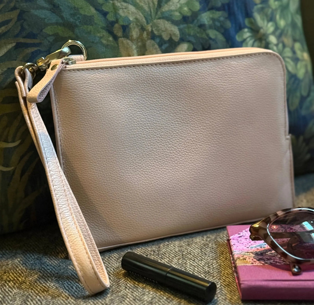 How do I choose a handbag for everyday use?